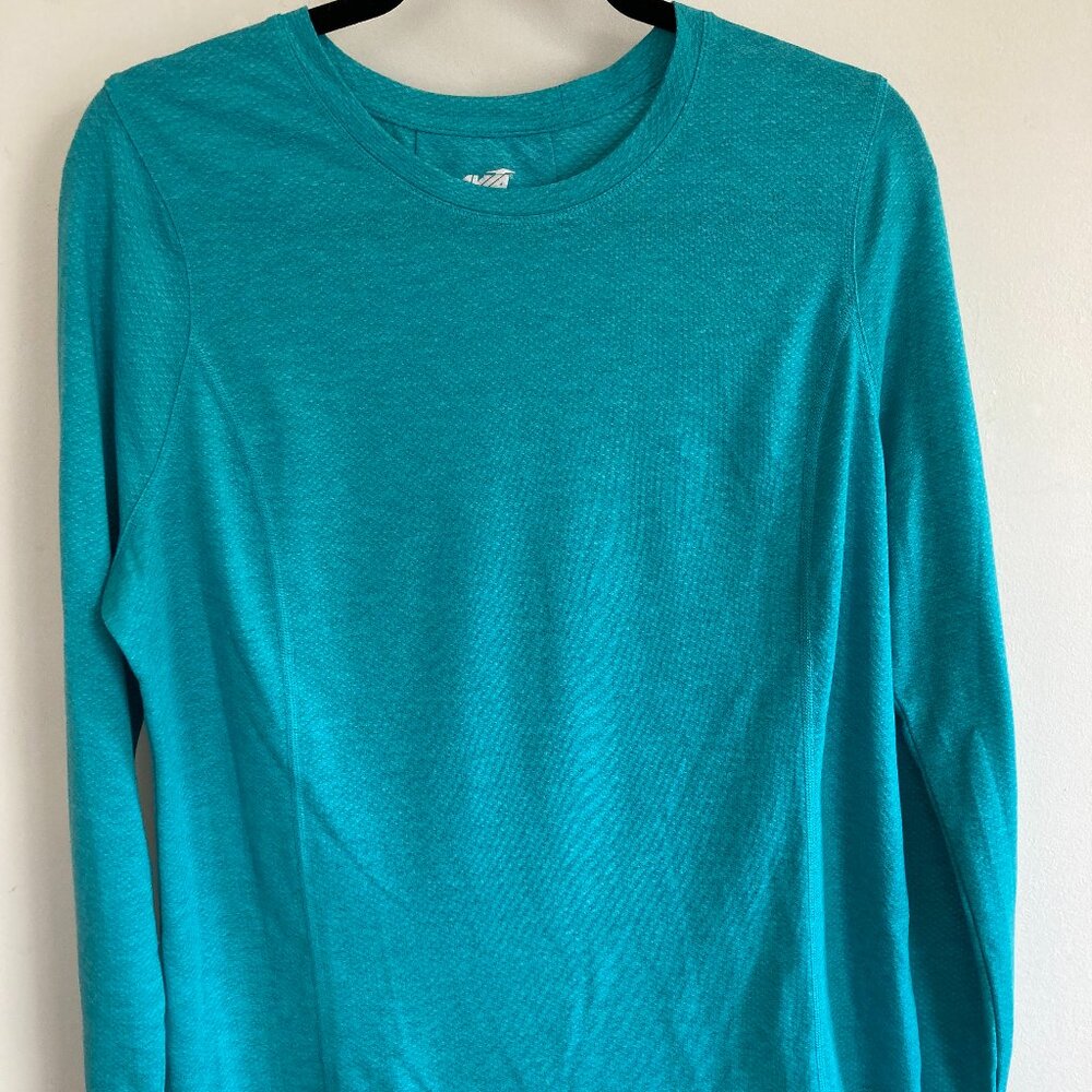 Avia long sleeve athletic wear shirt in teal, size L/G 12-14. Like new.